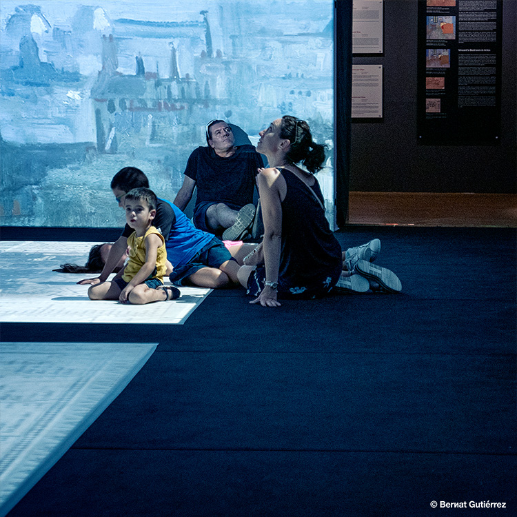 Experiencia curiosa la exposición multimedia Van Gogh Alive...