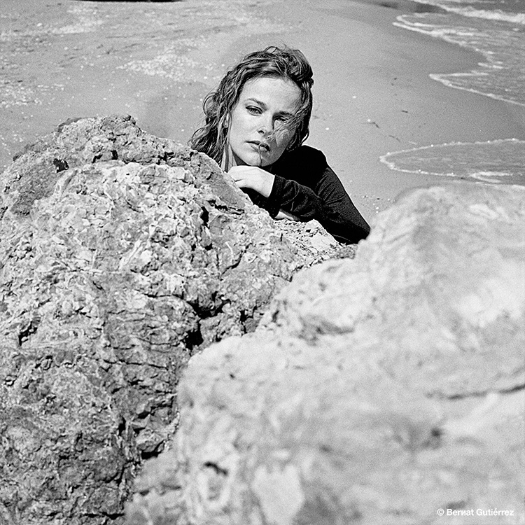 Hay algo en los retratos femeninos que realicé en mi etapa etapa en blanco y negro que todavía me despiertan emociones. Algunos de ellos tienen ya más de 25 años...