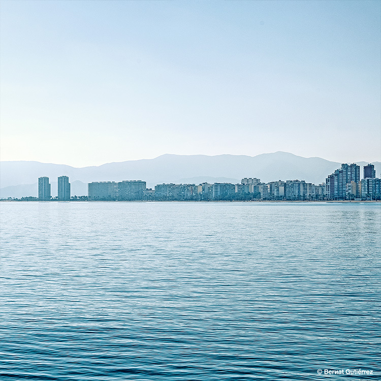Reconozco cierta obsesión por reducir el paisaje a la mínima esencia...