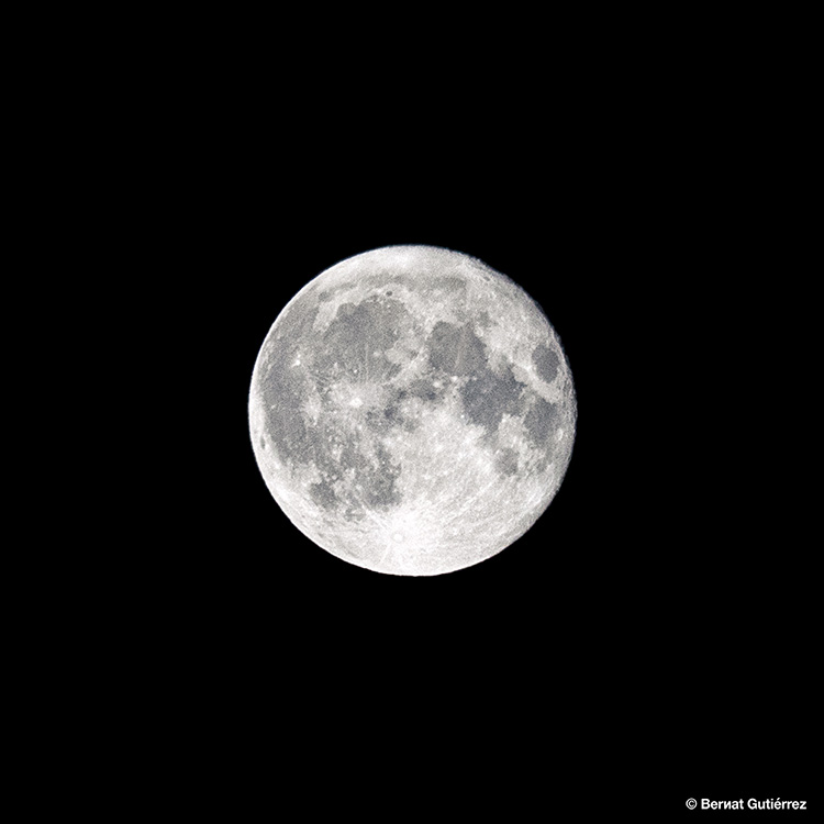 La verdad es que no había estado nunca tan cerca de la luna... Fotográficamente hablando...