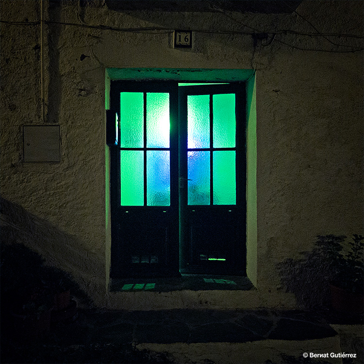 Tras la puerta verde...